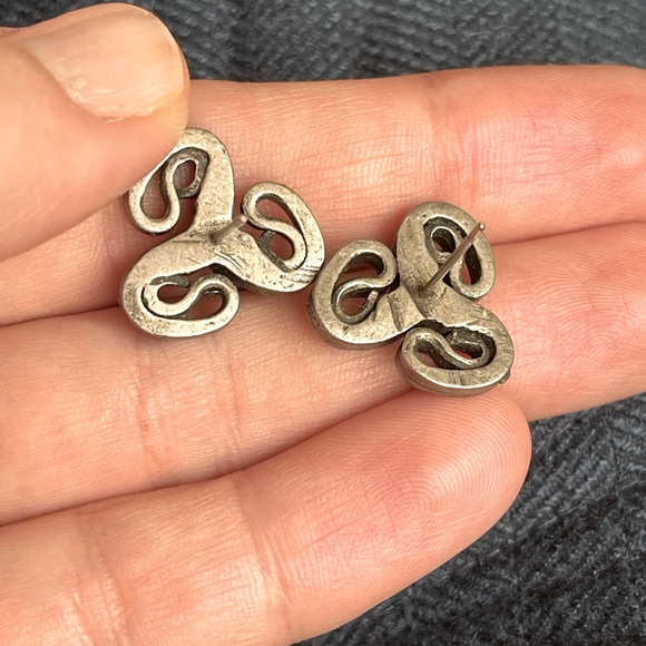 Vintage silver tone triskele stud earrings perfect condition nice weight - Picture 2 of 3